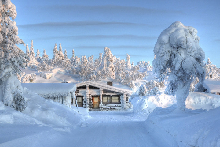 коттедж в Финляндии в снегу