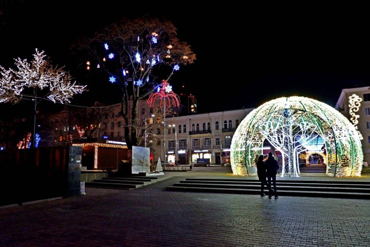 новогодние декорации в Ростове