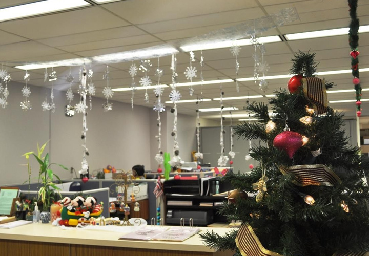Декор для офиса к Новому Году 2021