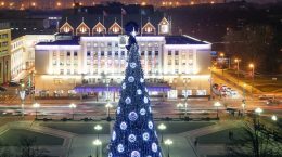 новогодняя елка на площади Калининграда