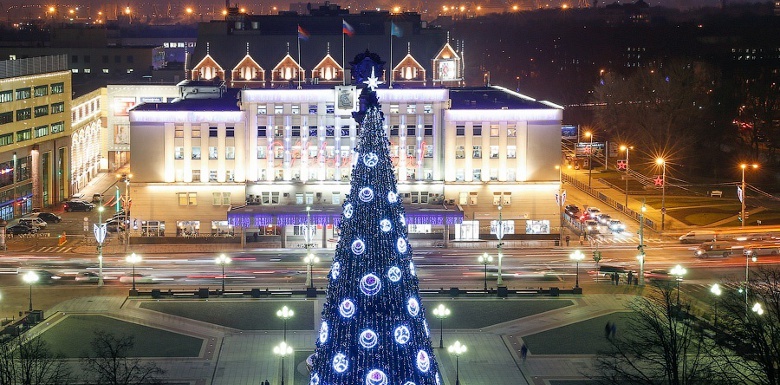 новогодняя елка на площади Калининграда