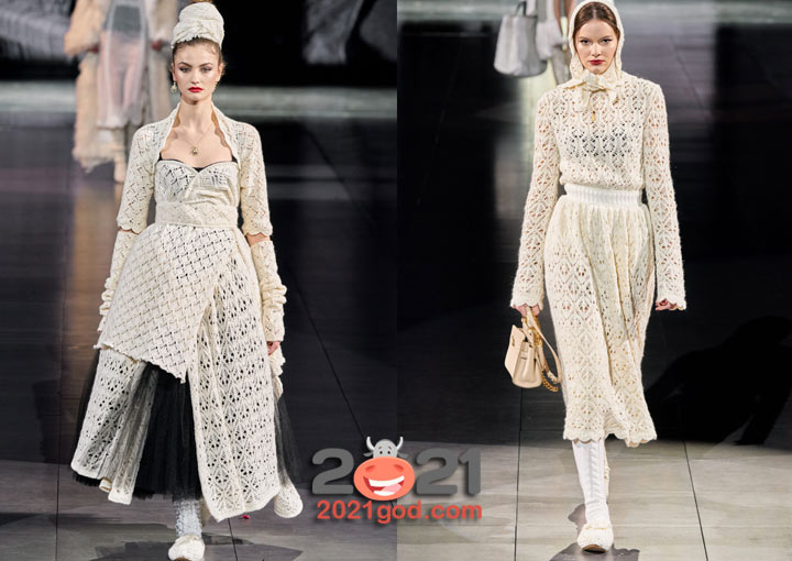 Модное белое вязаное платье на зиму 2020-2021